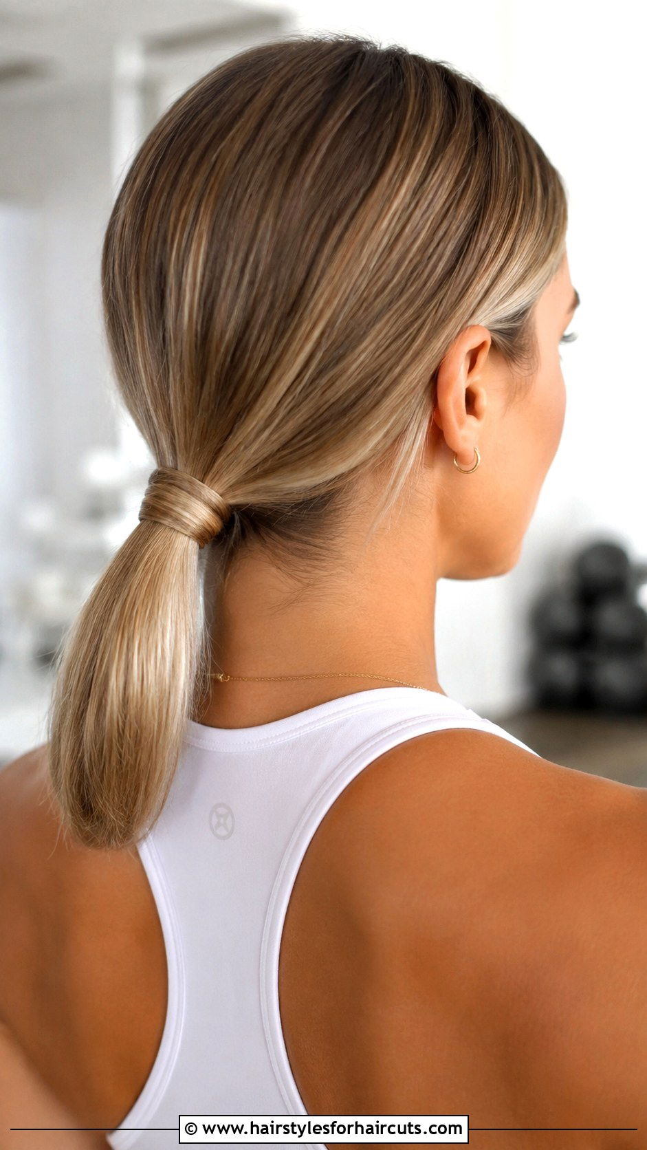 Low Ponytail - 25 gym hairstyles for long hair - 25 gym hairstyles for long hair