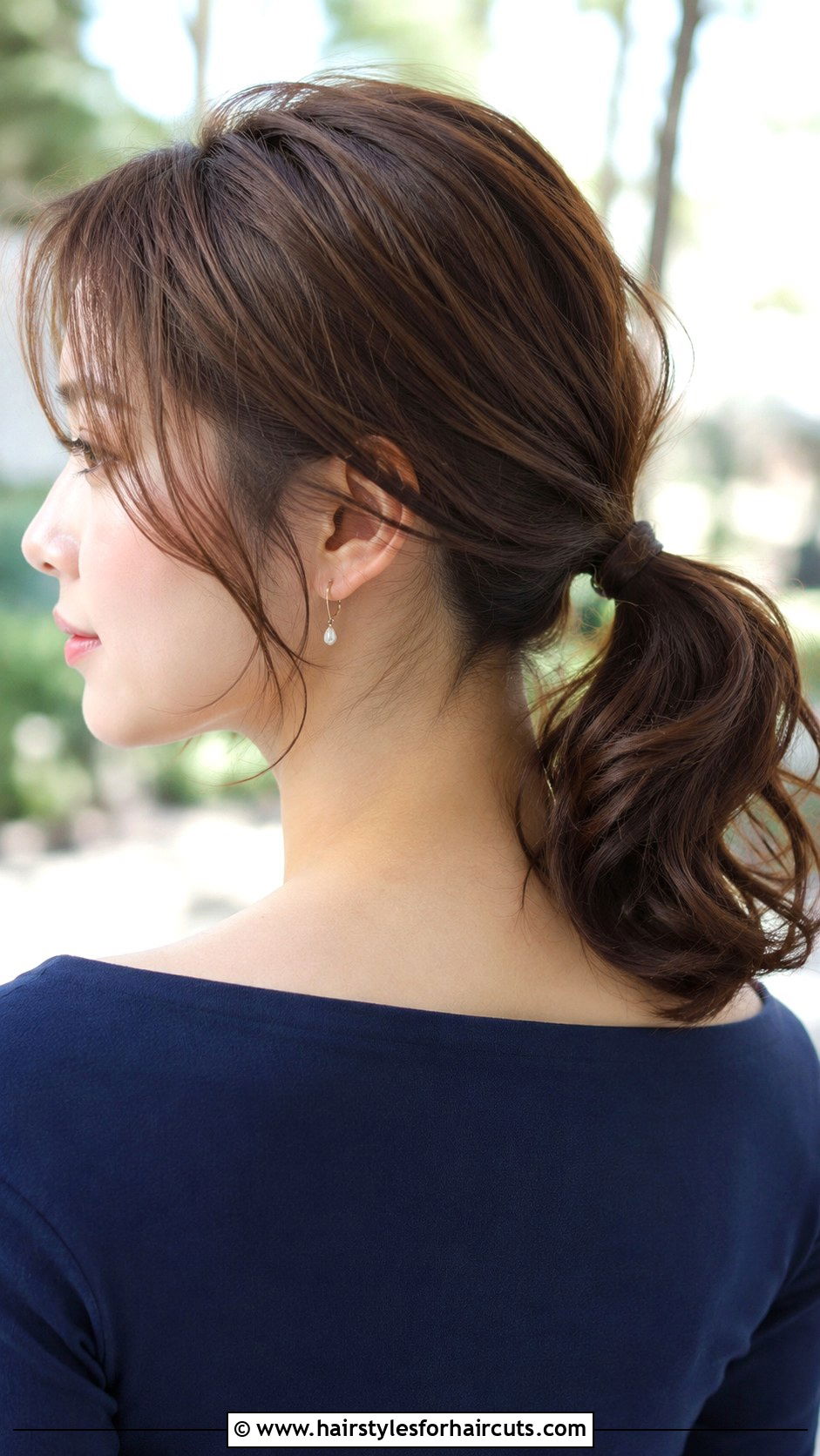 Low Ponytail With Loose Curls - 25 loose curls hairstyles for medium hair - 25 loose curls hairstyles for medium hair