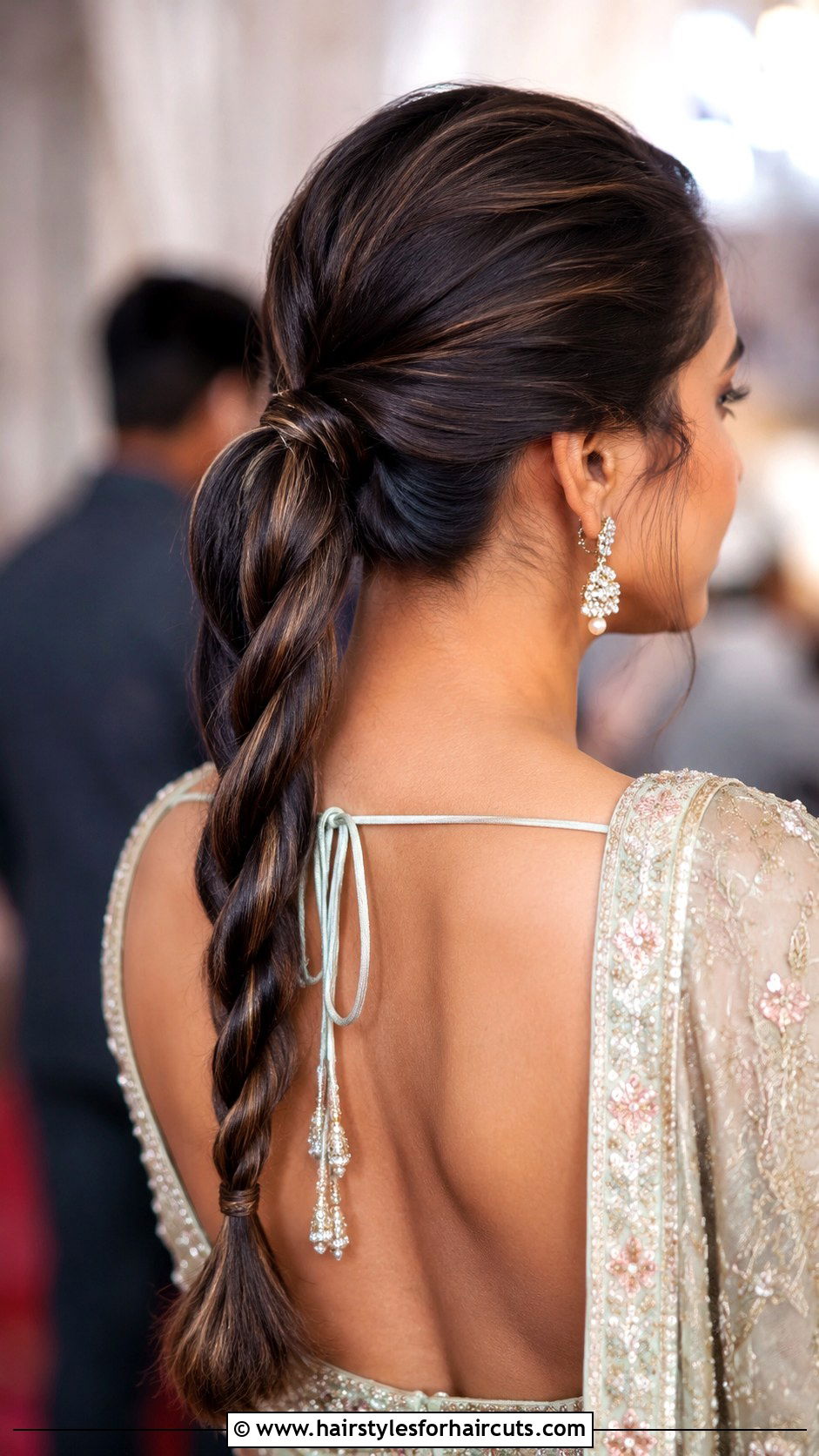 Low Side Ponytail - 25 party hairstyles for long straight hair - 25 party hairstyles for long straight hair