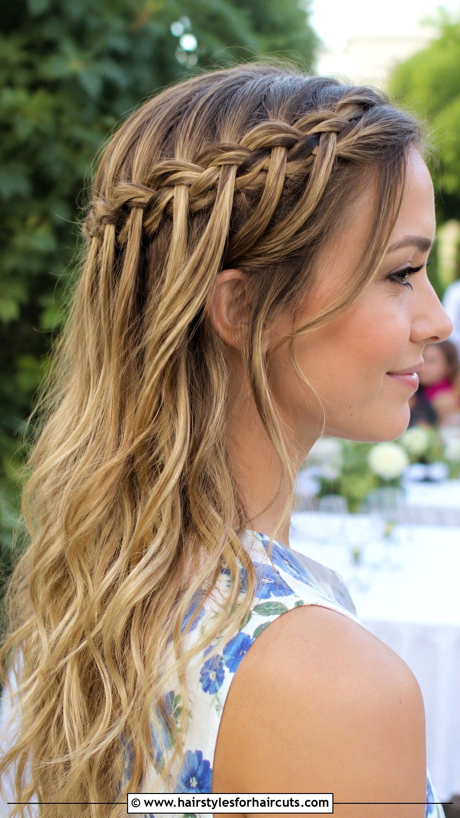 Low Side Ponytail - 25 cute hairstyles for straight hair girls - 25 cute hairstyles for straight hair girls
