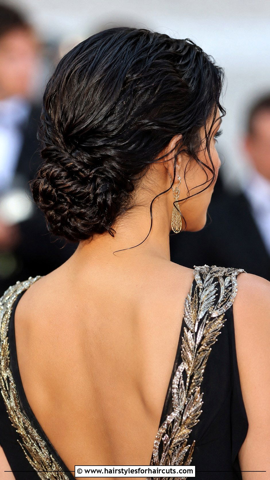Low Wet Curly Chignon - 25 cute hairstyles for wet curly hair - 25 cute hairstyles for wet curly hair