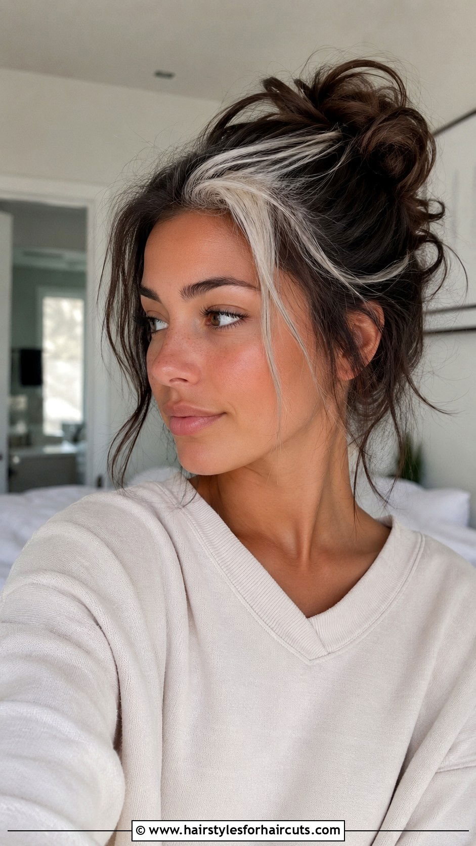 Mallen Streak Messy Bun - 25 mallen streak hairstyles - 25 mallen streak hairstyles