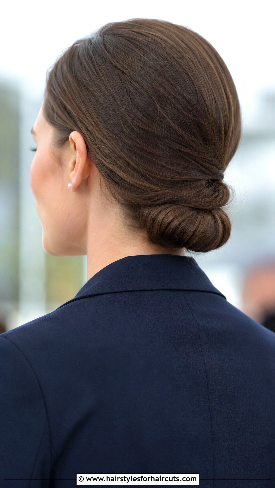 Marine Low Chignon - 25 marine hairstyles - 25 marine hairstyles