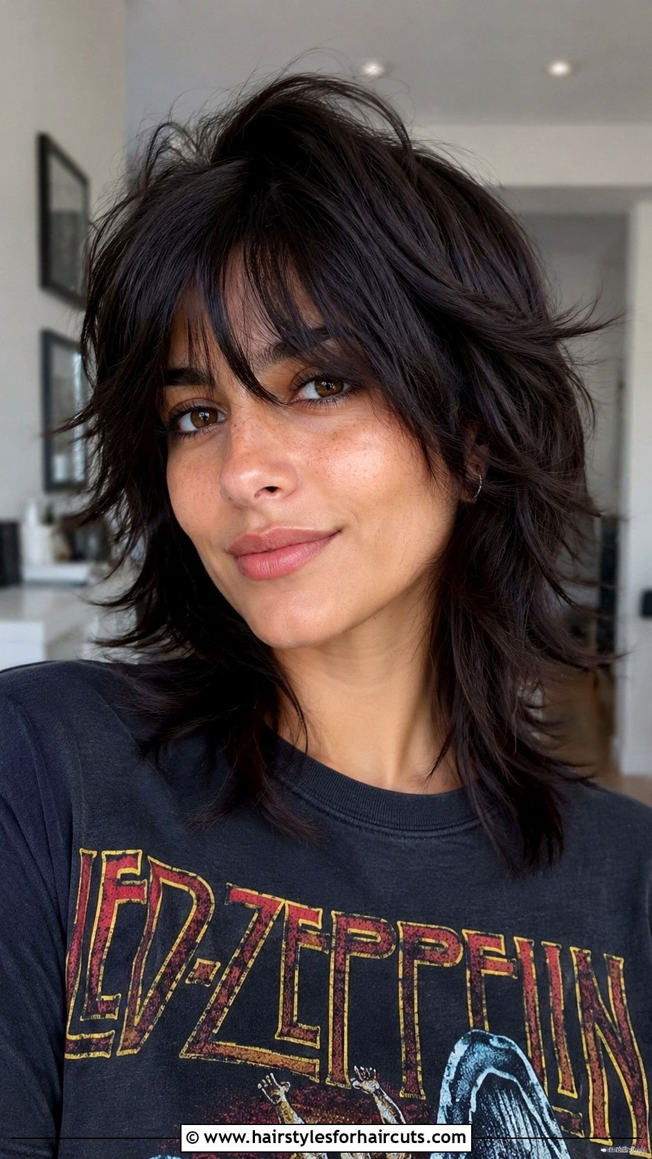 Medium Choppy Layers - 25 medium layered haircuts - 25 medium layered haircuts