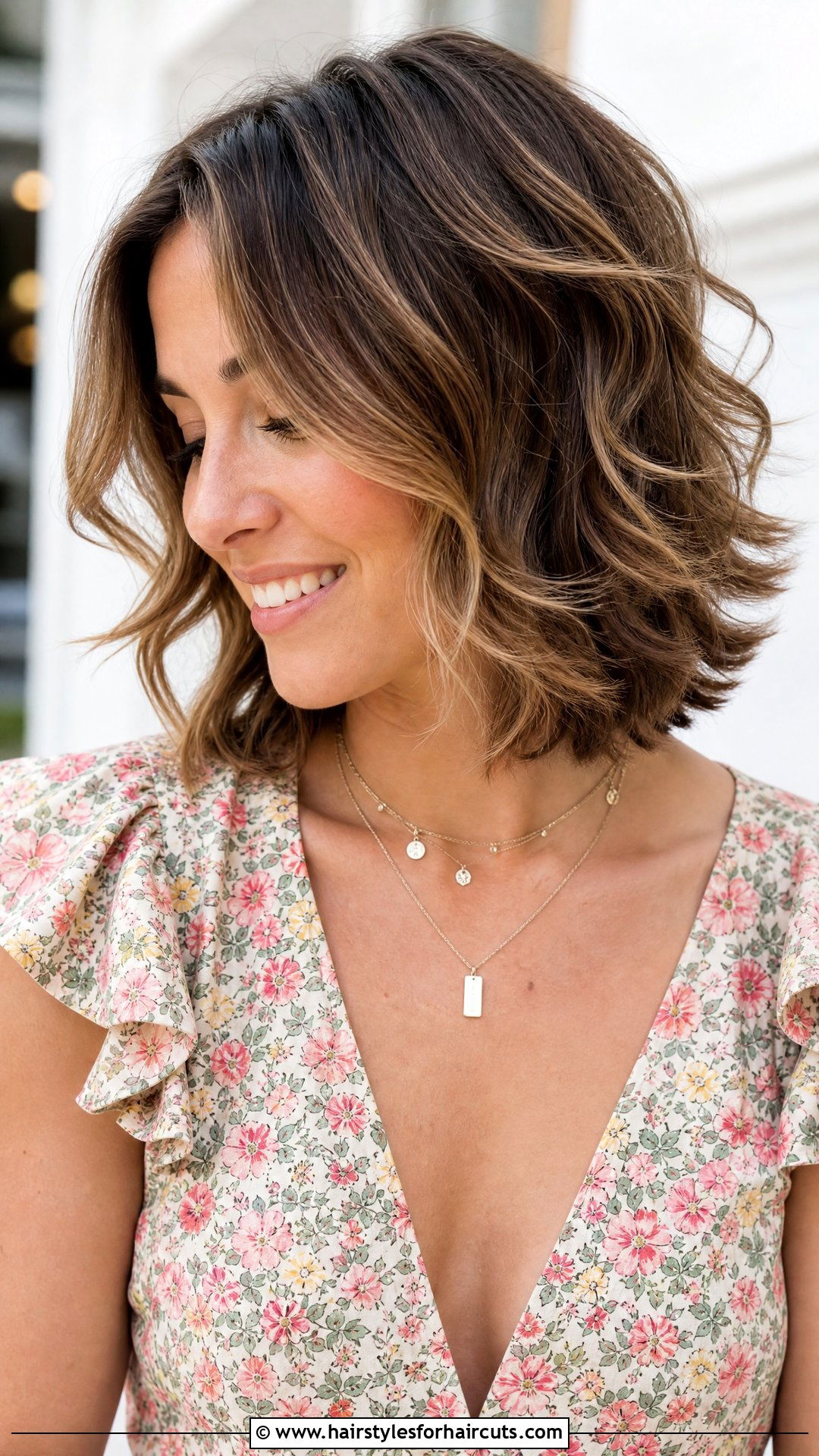 Medium Wavy Layers - 25 wave haircuts - 25 wave haircuts