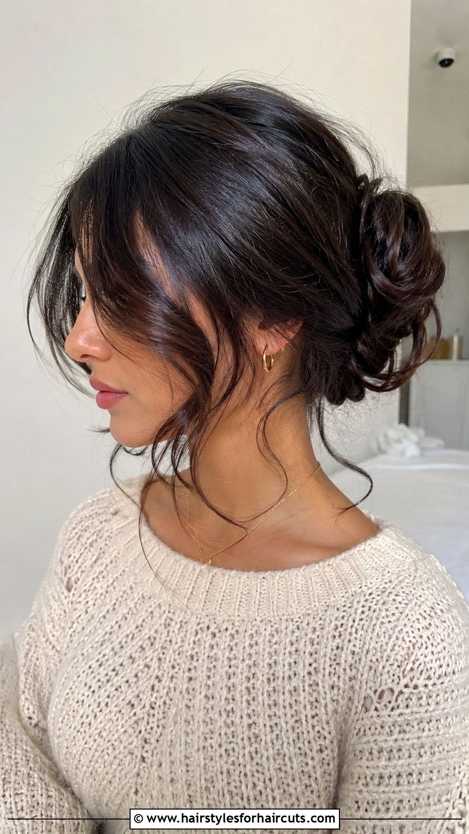 Messy Arabian Bun With Face Framing Strands - 25 arabian hairstyles - 25 arabian hairstyles