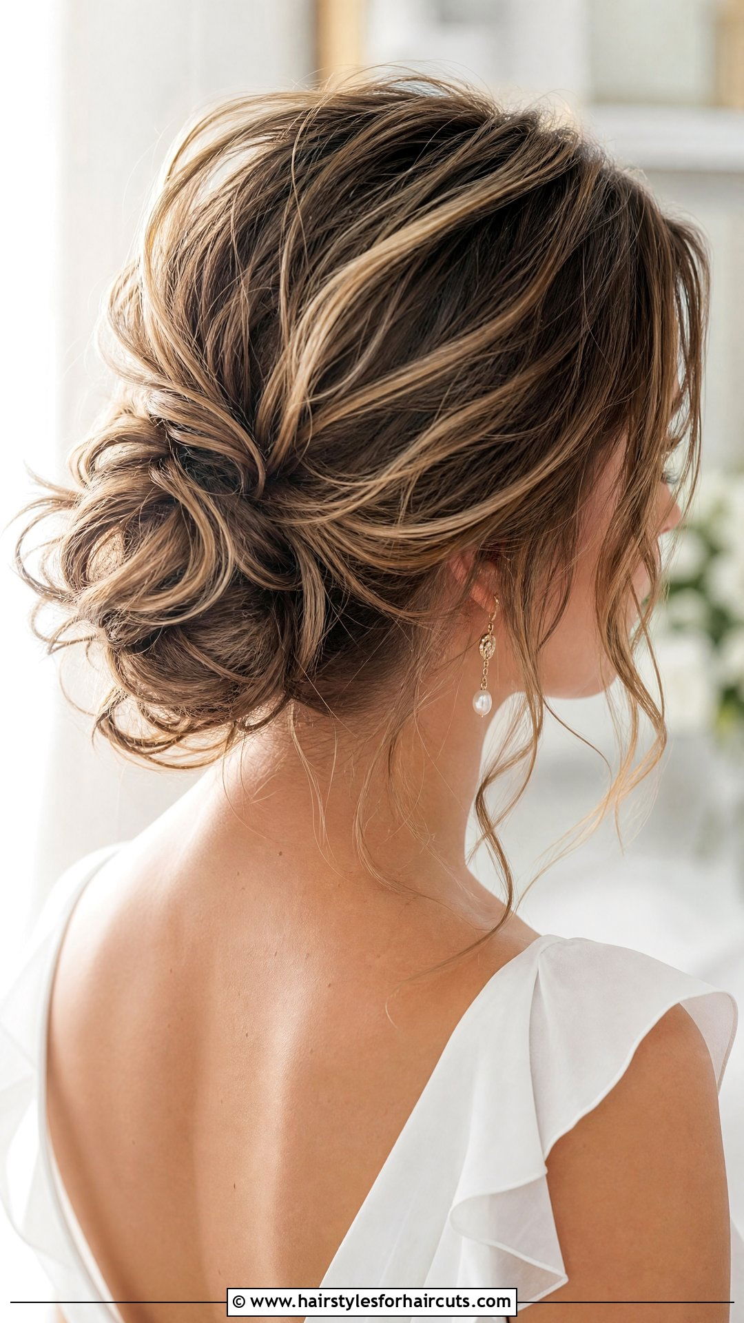 Messy Bob Wedding Updo - 25 wedding hairstyles for bobbed hair - 25 wedding hairstyles for bobbed hair