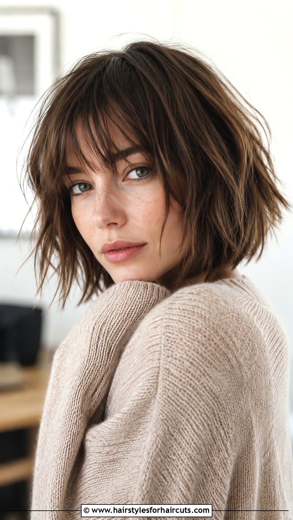 Messy Bob With Choppy Bangs - 25 short hairstyles for thin hair with bangs - 25 short hairstyles for thin hair with bangs