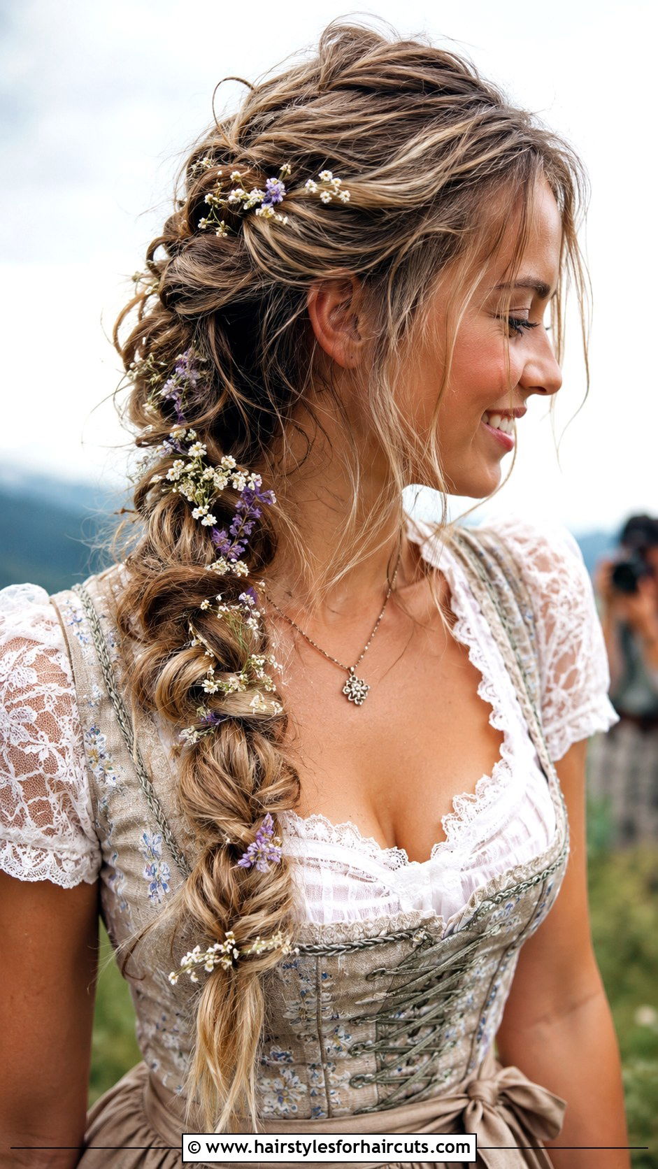 Messy Boho Braid - 25 oktoberfest hairstyles - 25 oktoberfest hairstyles