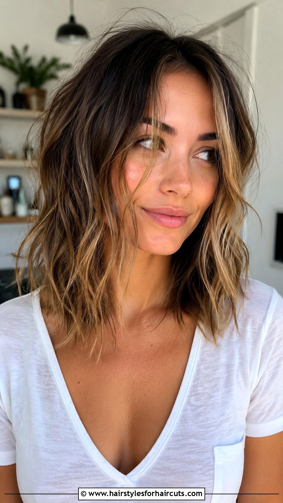 Messy Boho Lob With Face Framing Pieces - 25 messy bohemian hairstyles for short hair - 25 messy bohemian hairstyles for short hair