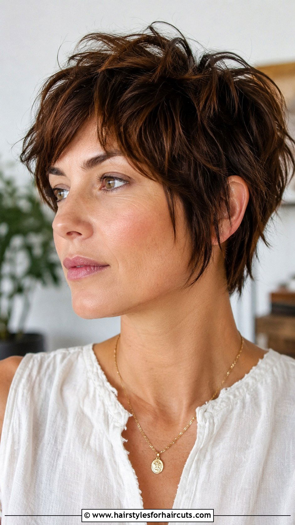 Messy Boho Pixie Cut - 25 boho hippie hairstyles for short hair - 25 boho hippie hairstyles for short hair