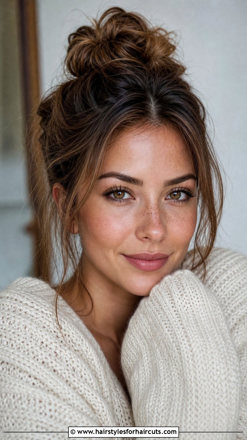 Messy Bun - 25 hairstyles ideas for women - 25 hairstyles ideas for women