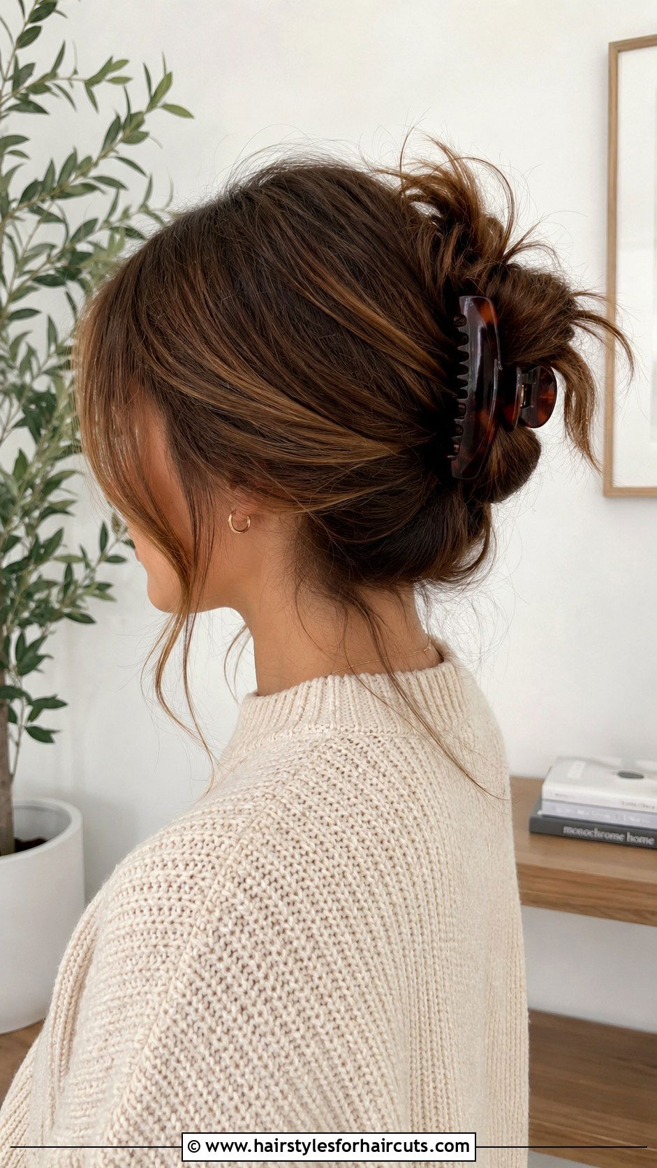 Messy Bun Banana Clip - 25 banana clip hairstyles - 25 banana clip hairstyles