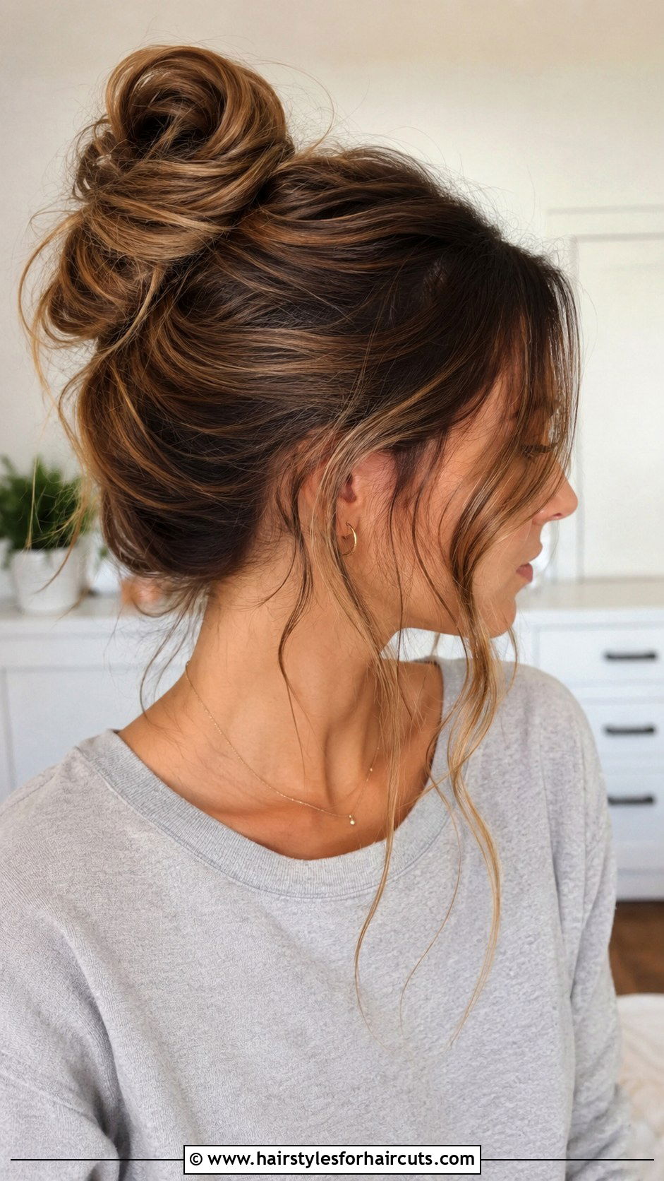 Messy Bun For Long Hair - 25 cute easy hairstyles for long hair - 25 cute easy hairstyles for long hair
