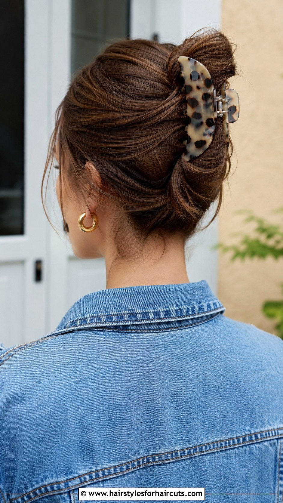 Messy Bun For School - 25 hairstyles for back to school - 25 hairstyles for back to school