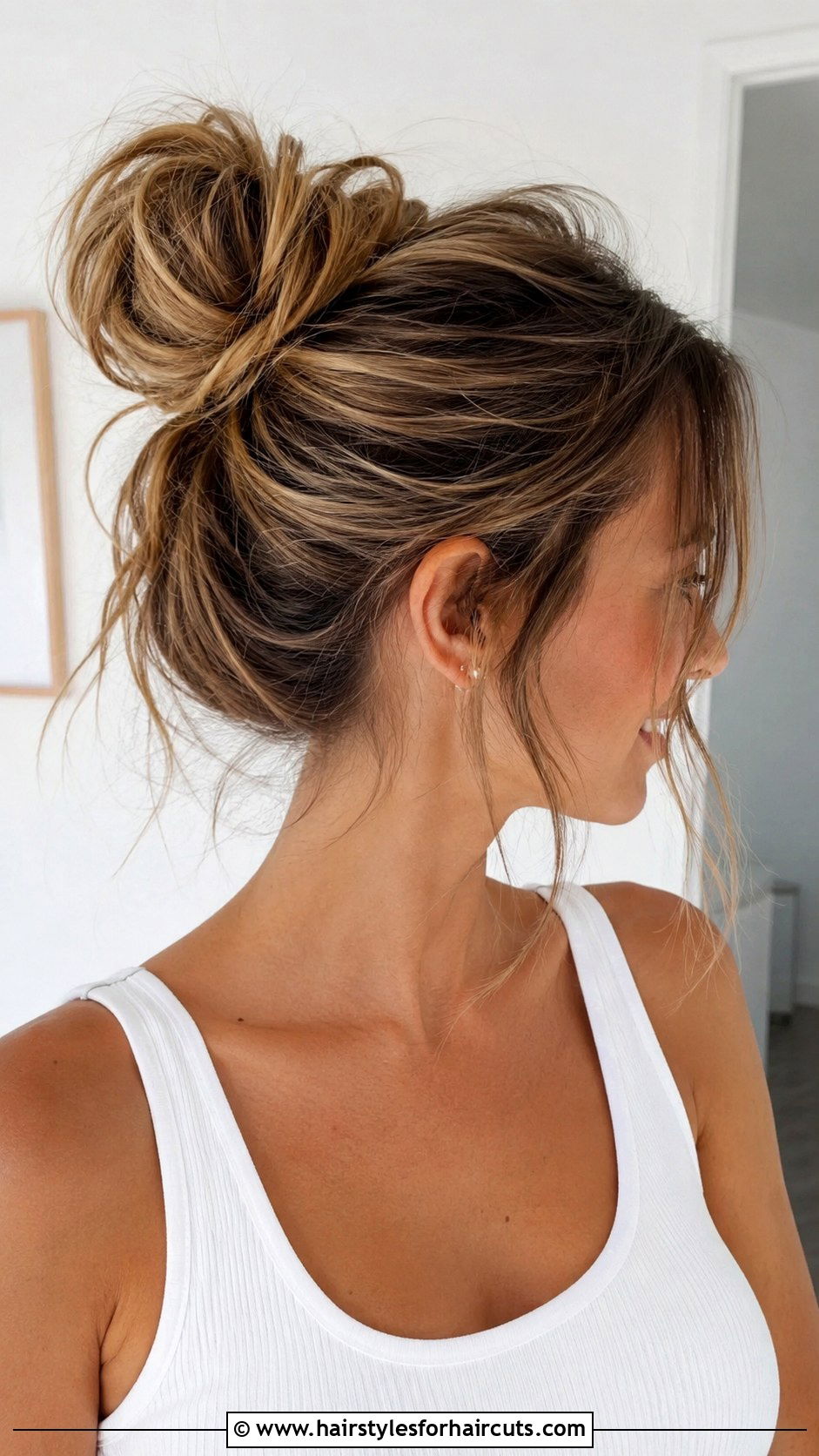 Messy Bun For Shoulder Length Hair - 25 beginner easy hairstyles for shoulder length hair - 25 beginner easy hairstyles for shoulder length hair
