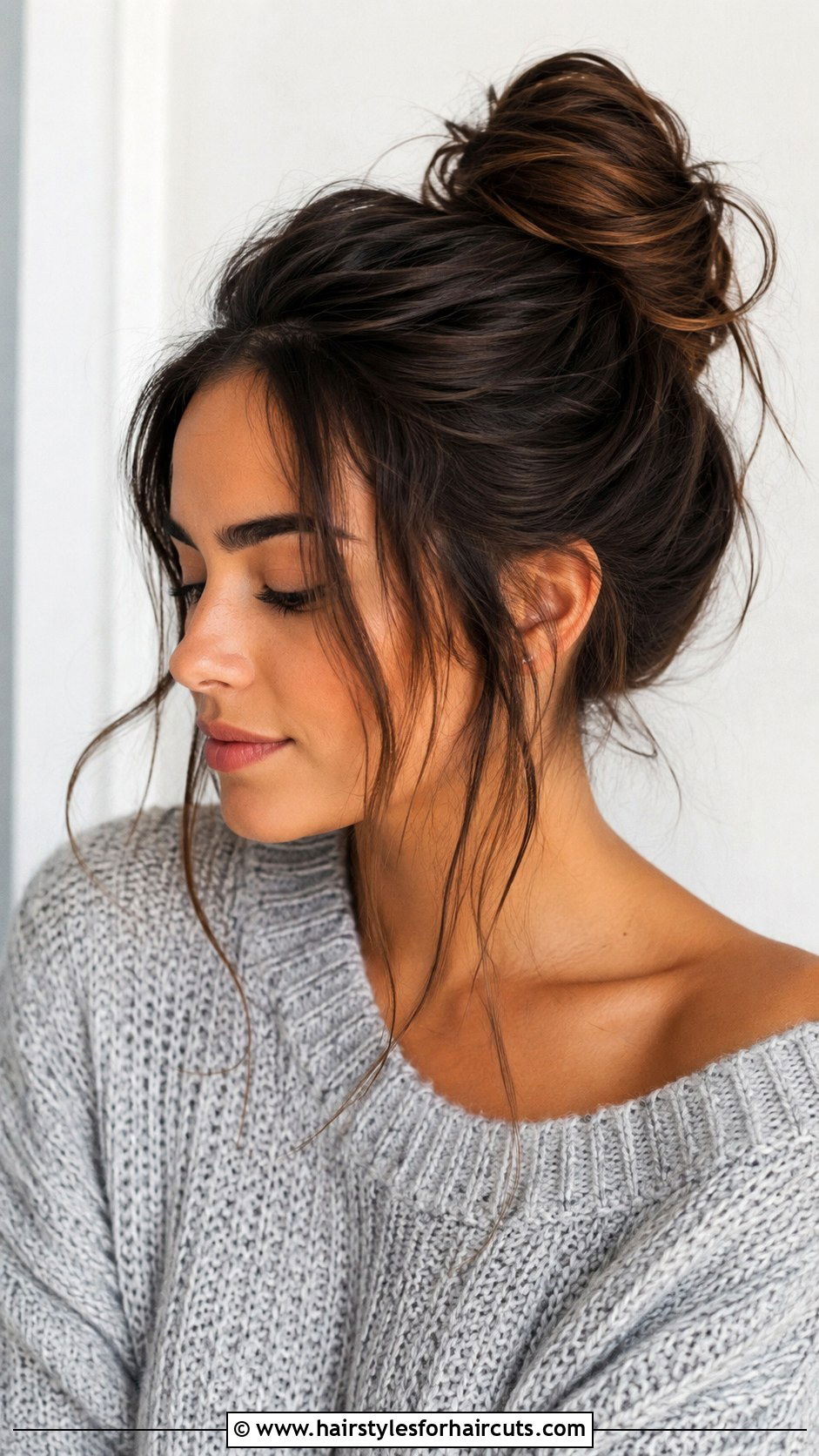 Messy Bun Hairstyle - 25 beautiful hairstyles for girls - 25 beautiful hairstyles for girls