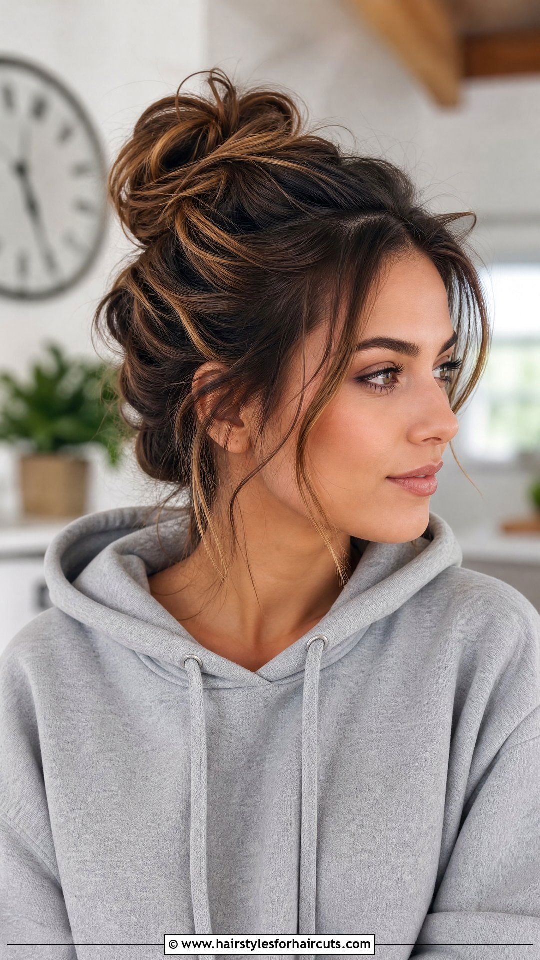 Messy Bun Hairstyle - 25 most attractive hairstyles on a woman - 25 most attractive hairstyles on a woman