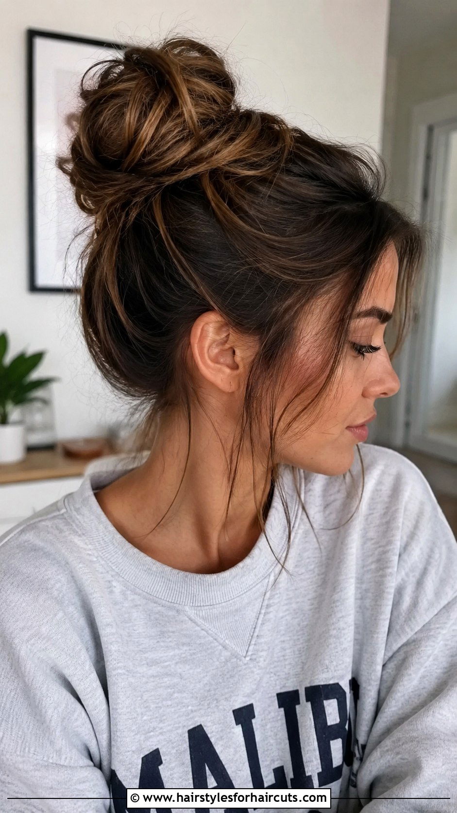 Messy Bun Hairstyle - 25 casual hairstyles - 25 casual hairstyles