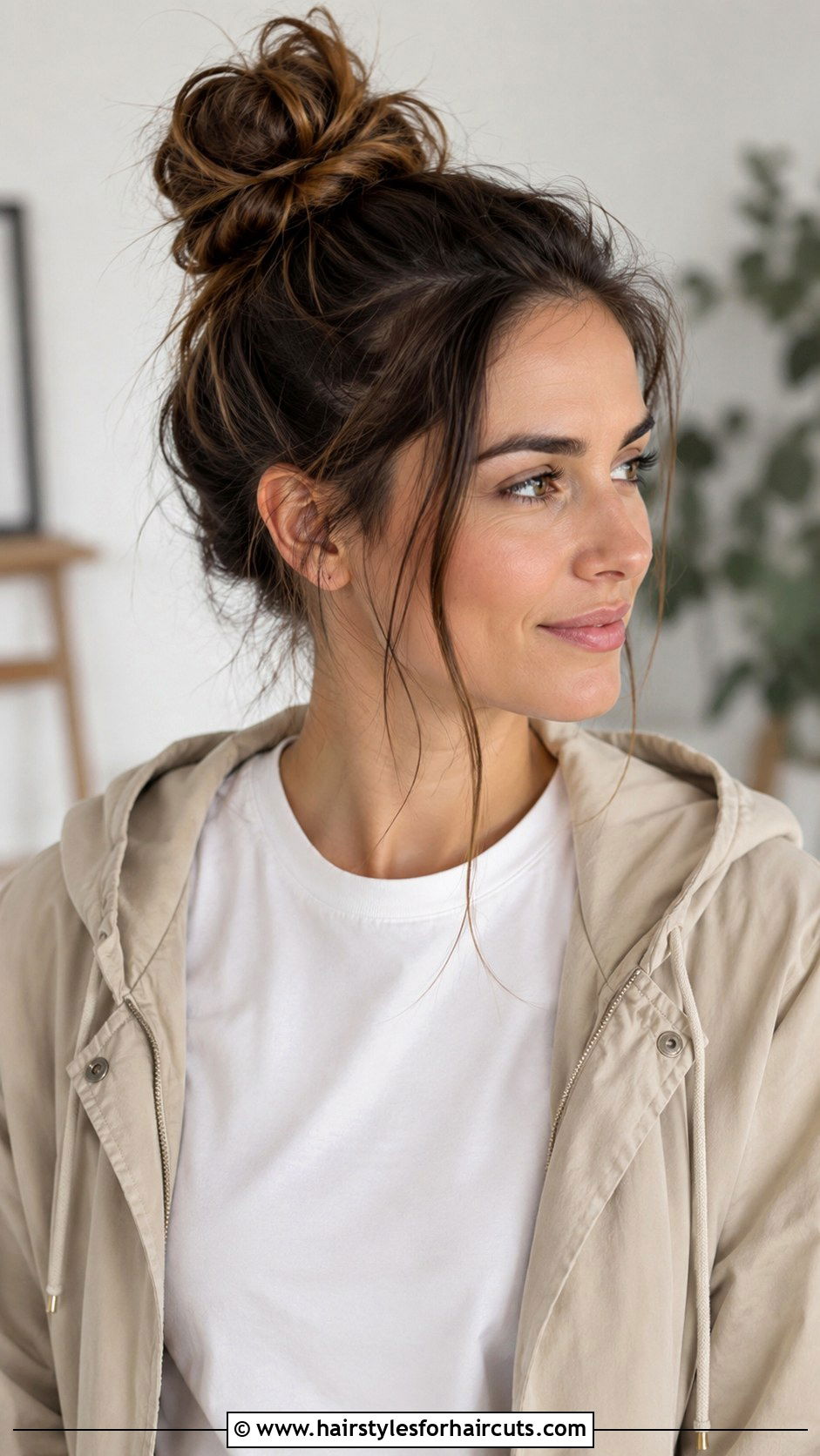 Messy Bun Hairstyle - 25 easy hairstyles for women - 25 easy hairstyles for women