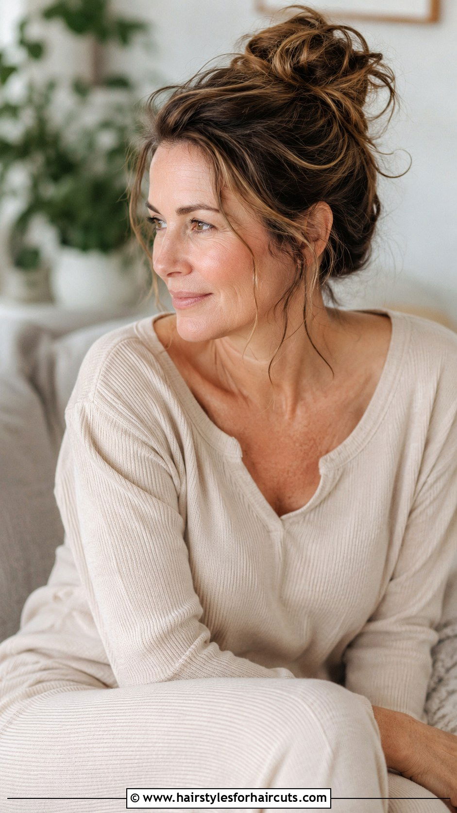 Messy Bun Longer Hair Older Women - 25 longer hairstyles for older women - 25 longer hairstyles for older women