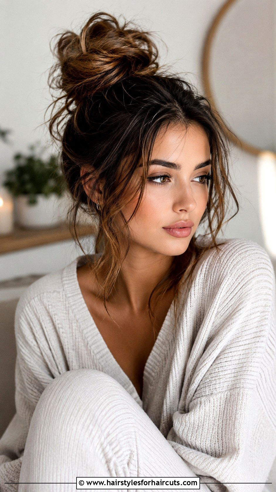 Messy Bun Medium Length - 25 hairstyles when growing out hair - 25 hairstyles when growing out hair