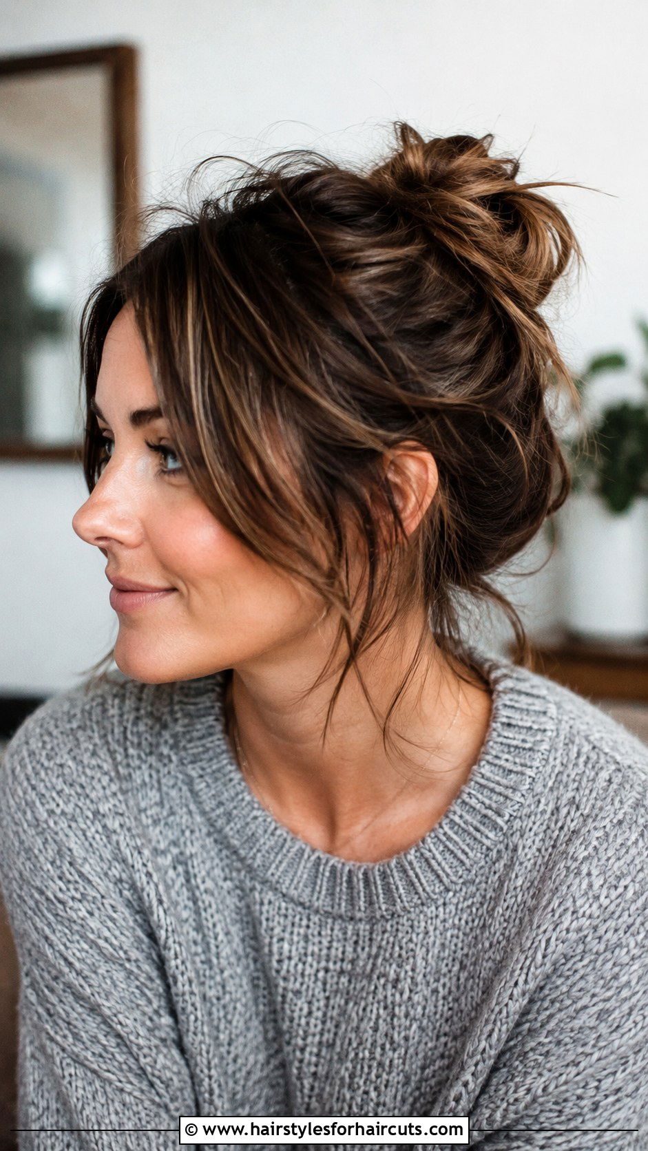Messy Bun Short Hair - 25 easy concert hairstyles for short hair - 25 easy concert hairstyles for short hair