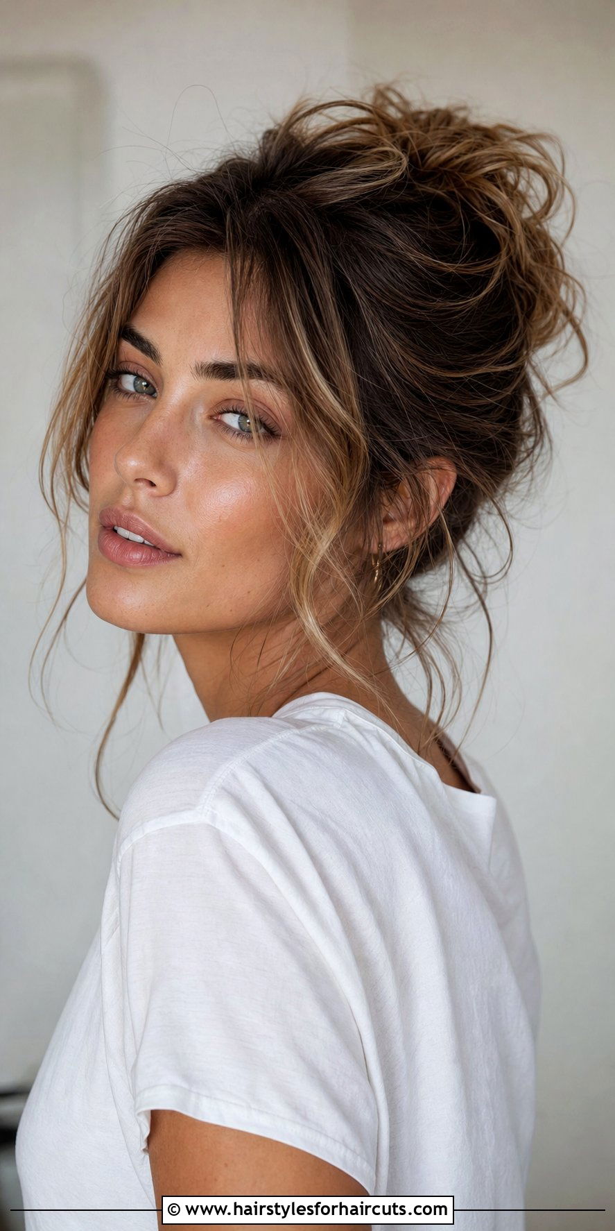 Messy Bun Updo - 25 hairstyles in the 60s - 25 hairstyles in the 60s