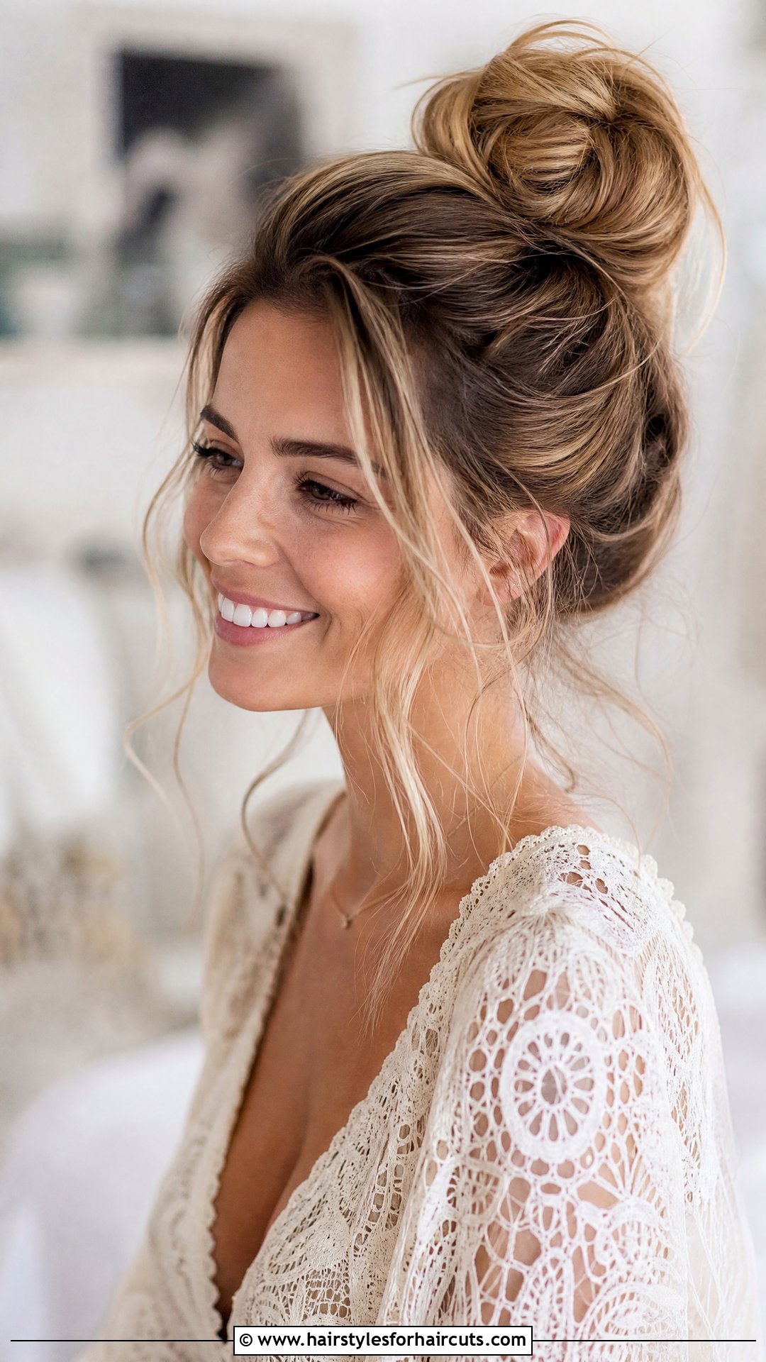 Messy Bun Updo - 25 wedding hairstyles up do - 25 wedding hairstyles up do