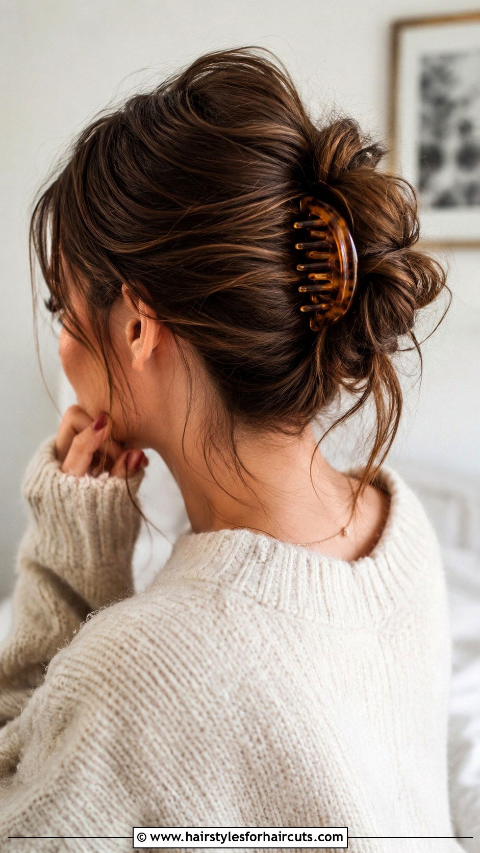 Messy Bun With Comb - 25 comb in hairstyles - 25 comb in hairstyles