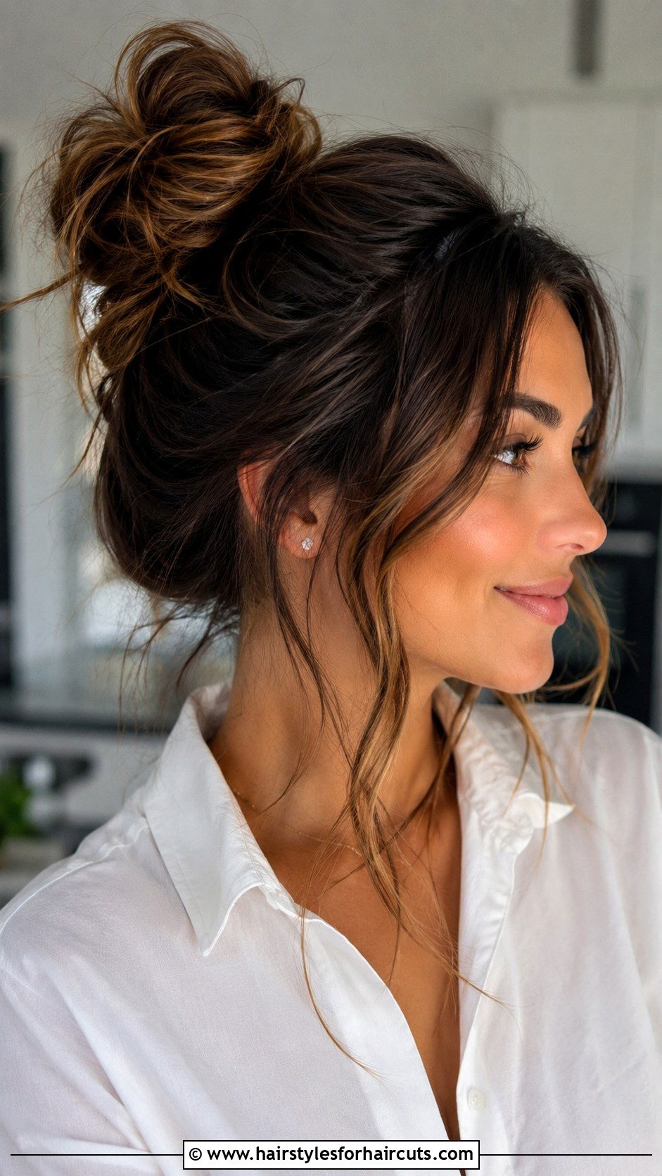 Messy Bun With Face Framing Pieces - 25 easy hairstyles for greasy hair - 25 easy hairstyles for greasy hair