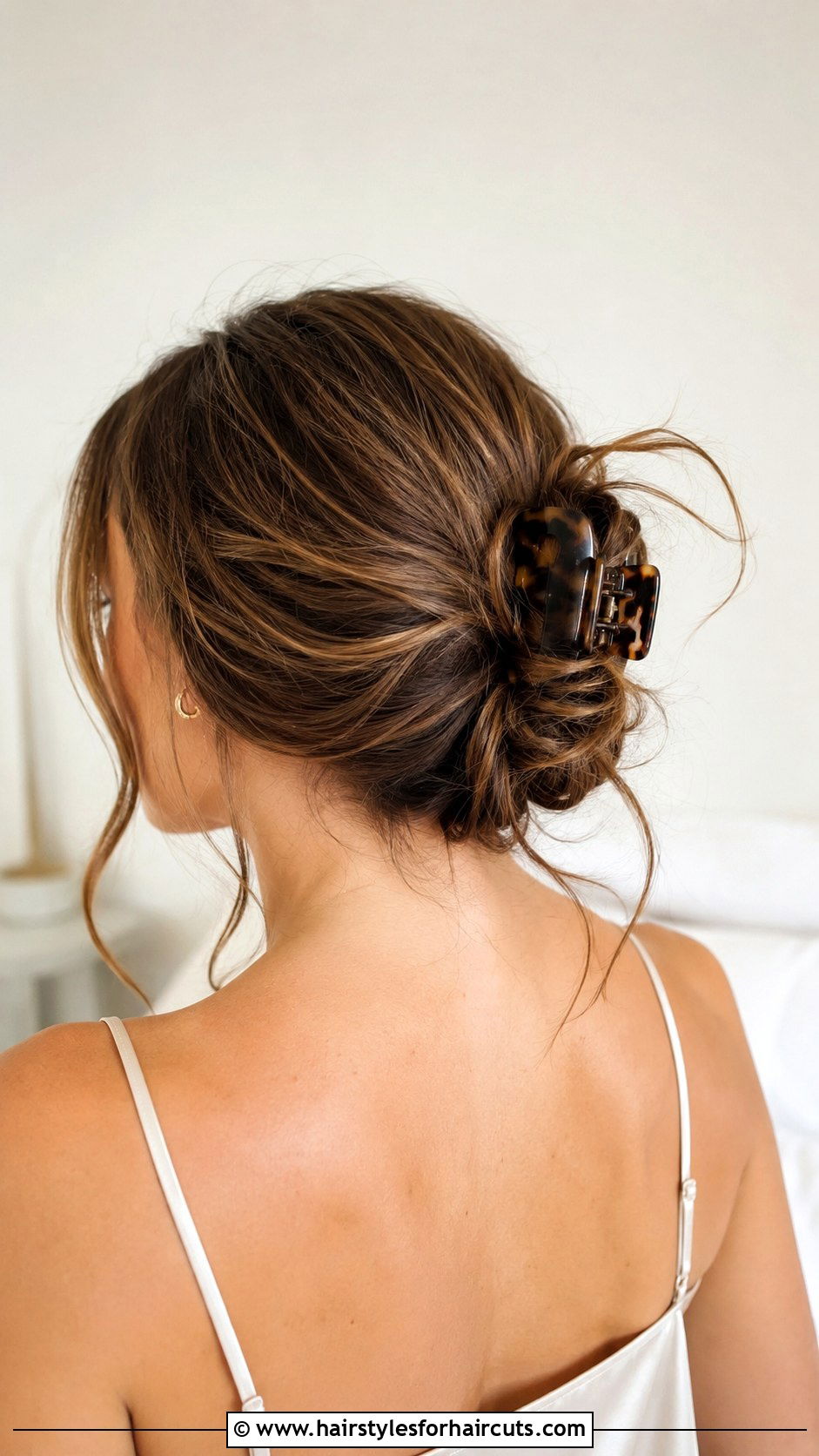 Messy Chignon Claw Clip - 25 claw clip hairstyles medium hair - 25 claw clip hairstyles medium hair