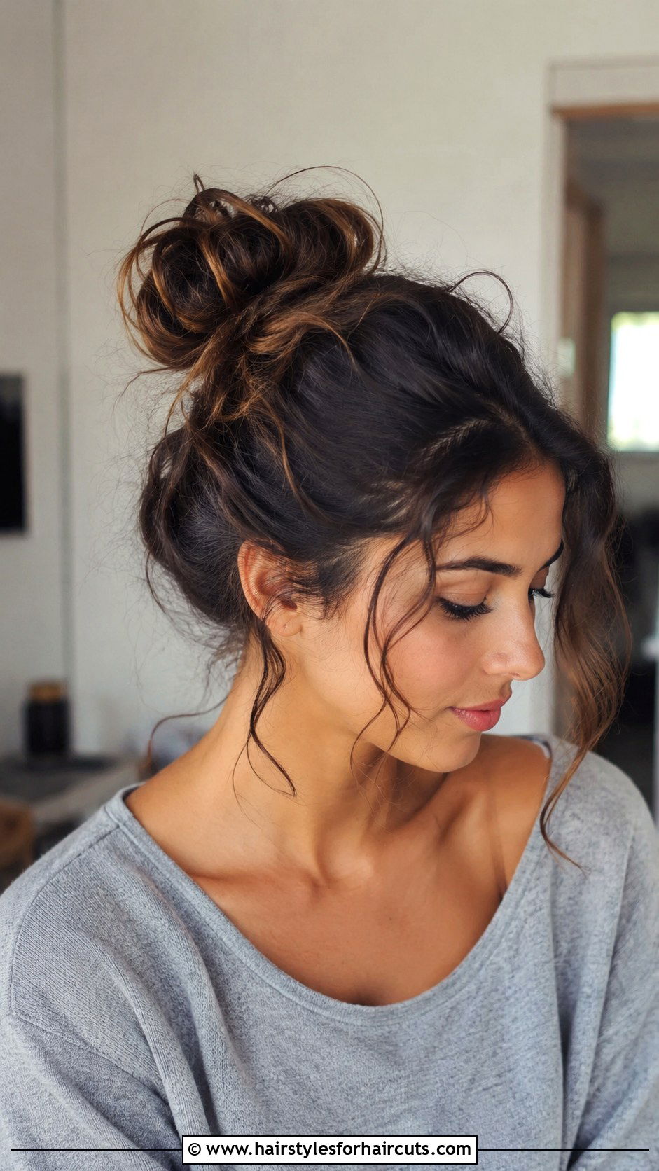 Messy Curly Bun Hairstyle - 25 hairstyles of curly hair - 25 hairstyles of curly hair