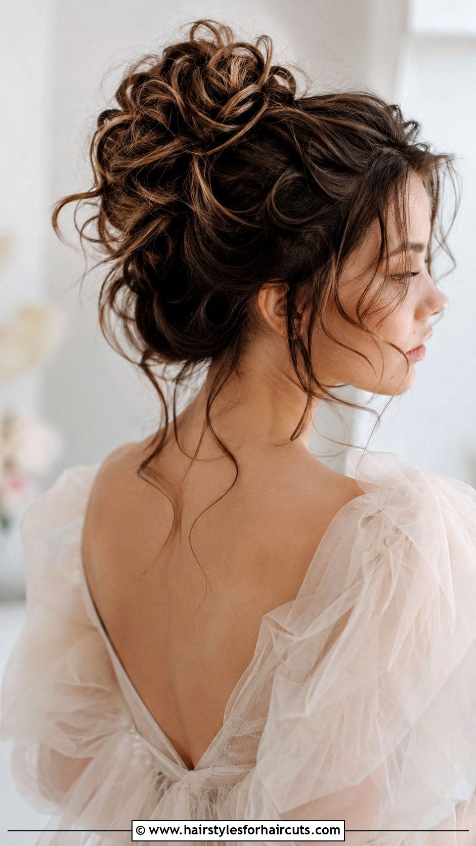 Messy Curly Updo - 25 curly hair quince hairstyles - 25 curly hair quince hairstyles