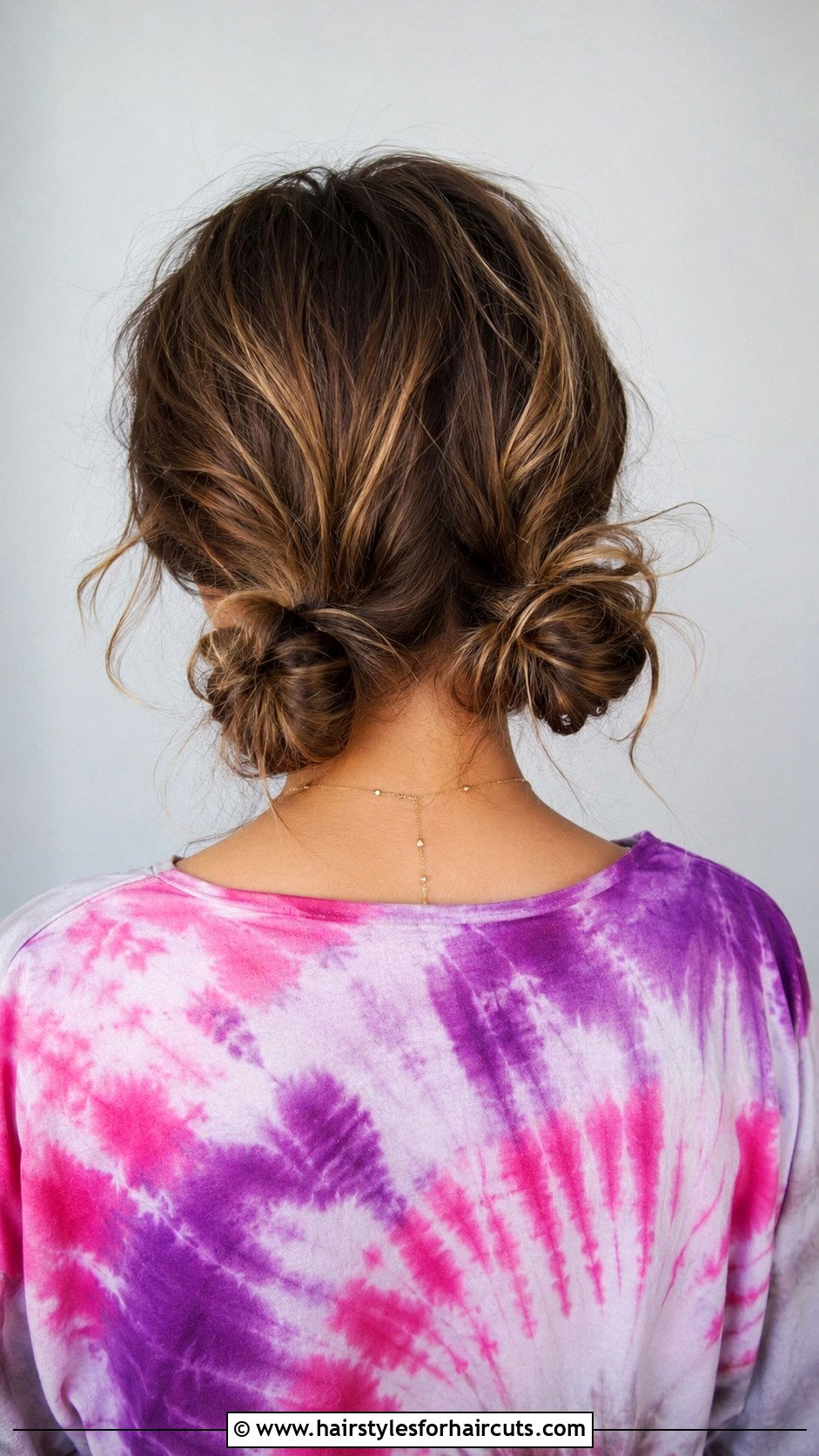 Messy Double Buns - 25 beachy hairstyles - 25 beachy hairstyles