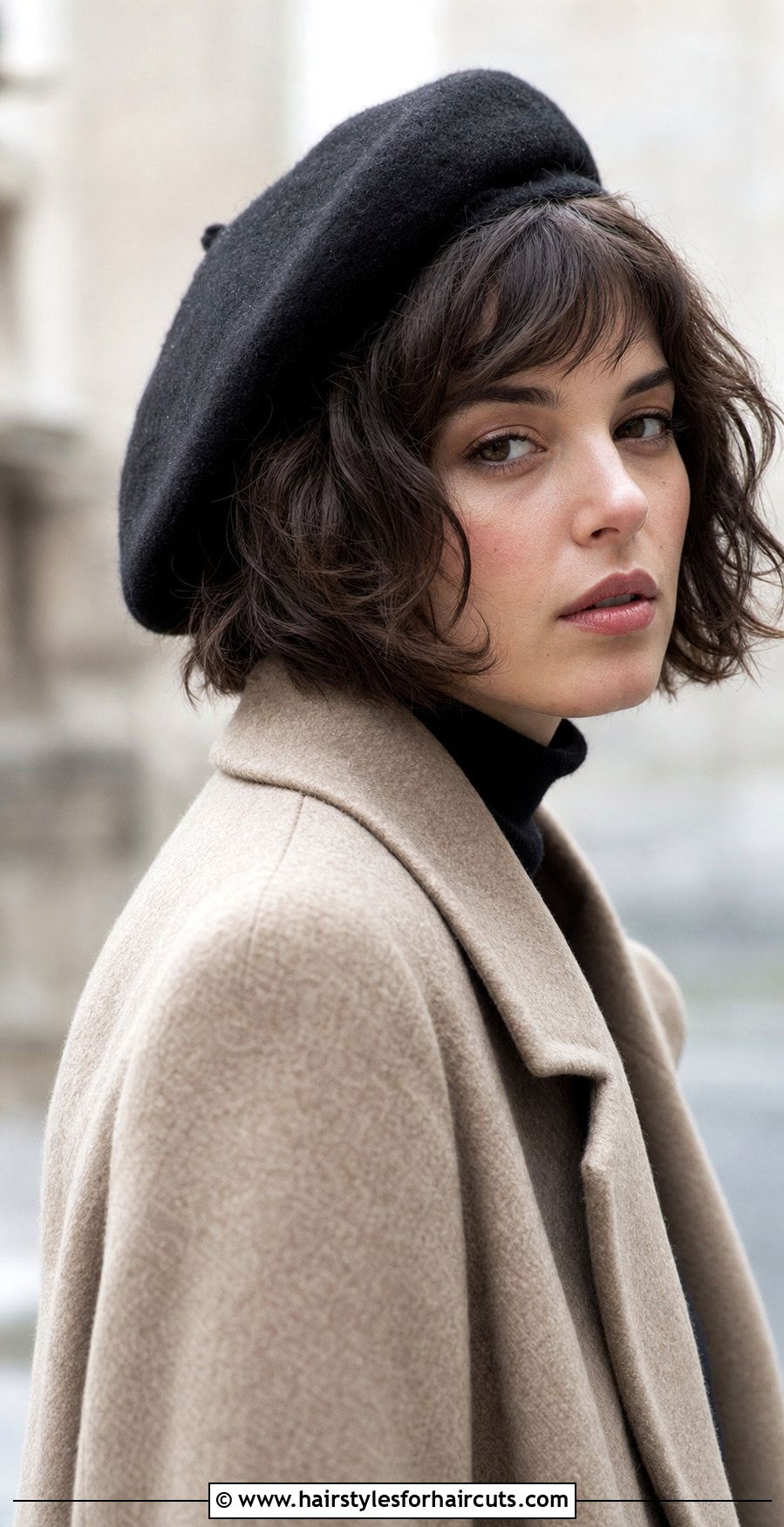 Messy French Bob With Beret - 25 hippie hairstyles for short hair - 25 hippie hairstyles for short hair