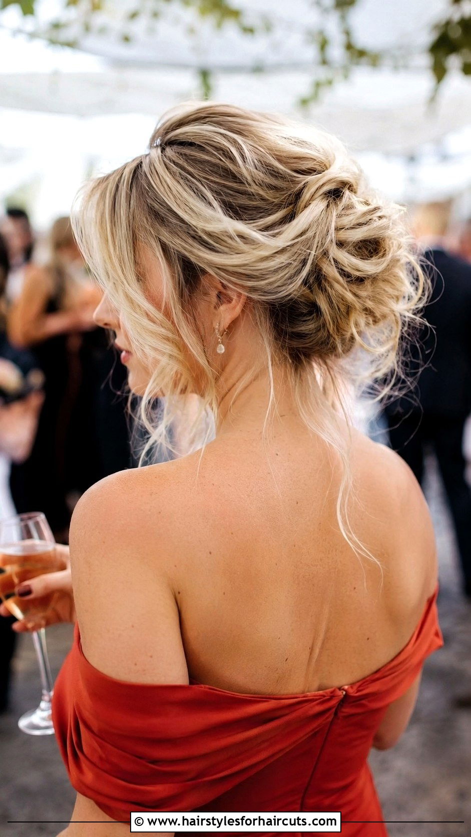Messy French Twist - 25 bridesmaid hairstyles - 25 bridesmaid hairstyles