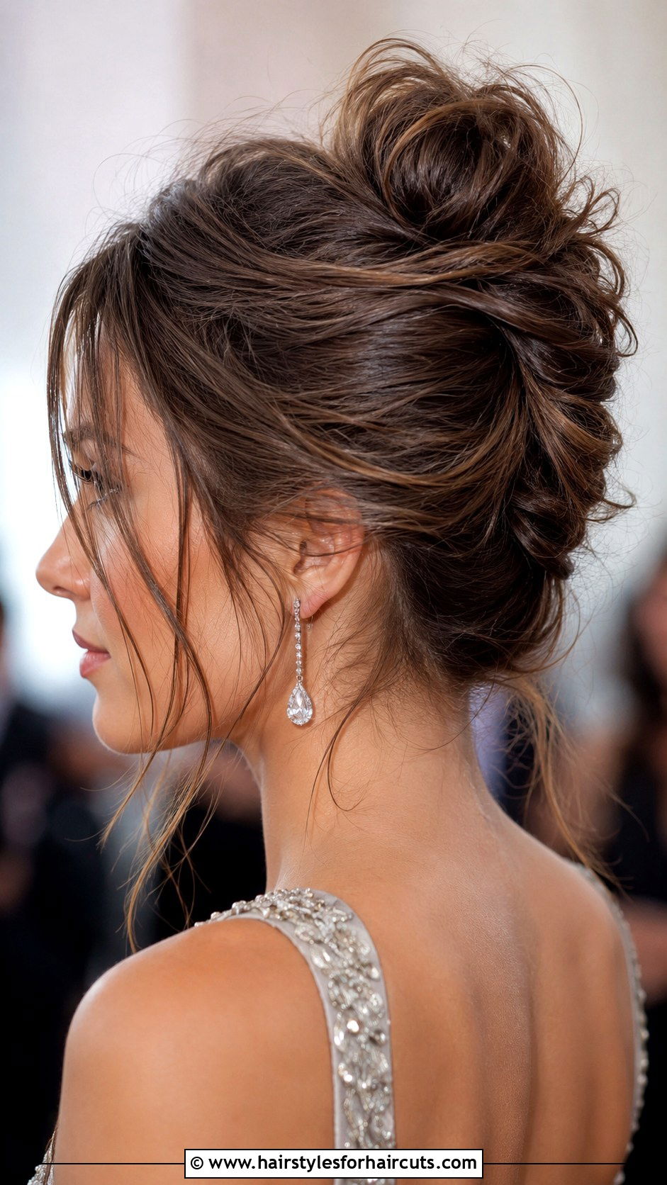 Messy French Twist Updo - 25 gorgeous hairstyles for long hair - 25 gorgeous hairstyles for long hair