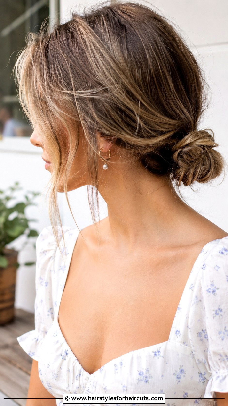 Messy Low Bun - 25 easy hairstyles for wedding - 25 easy hairstyles for wedding