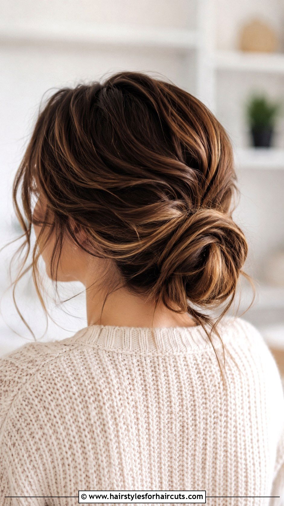 Messy Low Bun For Straight Hair - 25 cute hairstyles for straight hair - 25 cute hairstyles for straight hair