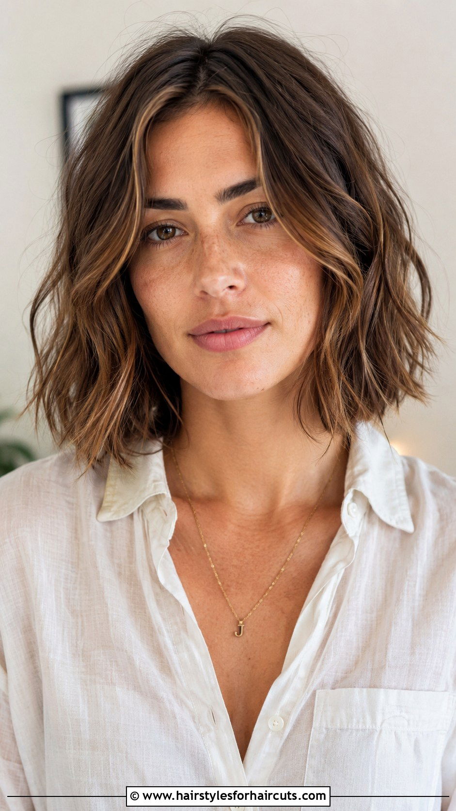 Messy Middle Part Lob - 25 split haircuts - 25 split haircuts