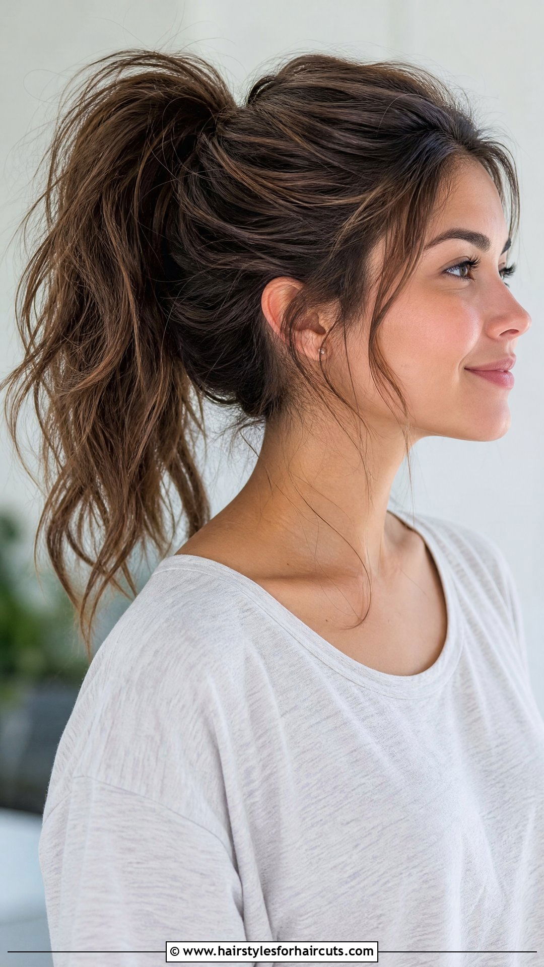 Messy Ponytail - 25 hairstyles for gym - 25 hairstyles for gym