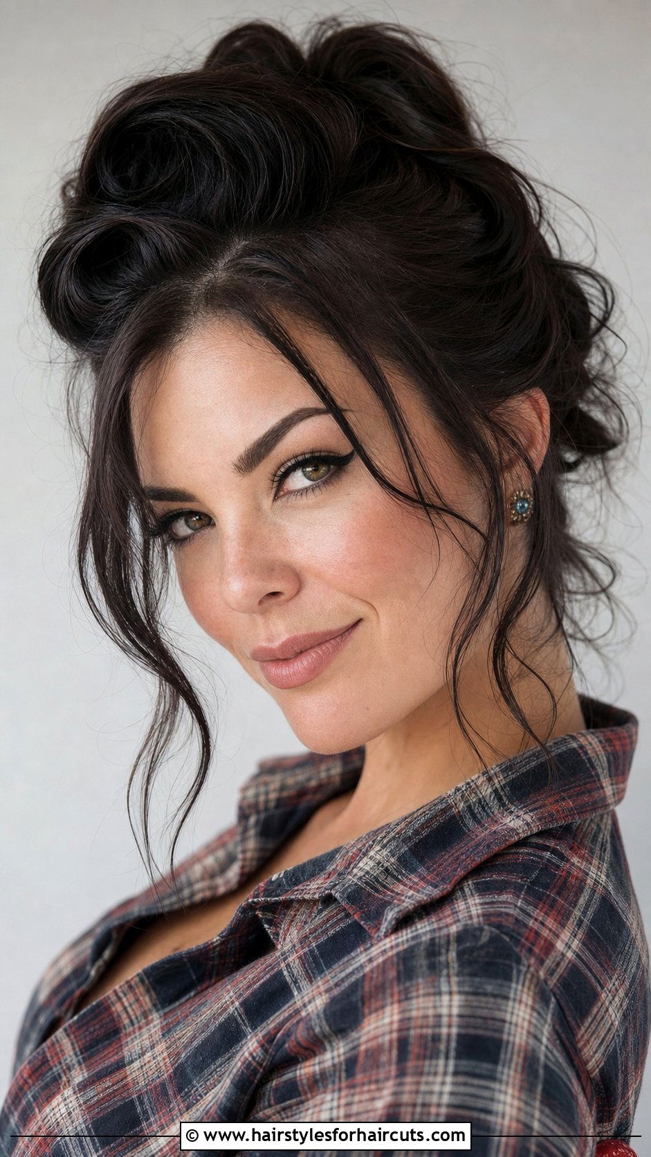 Messy Rockabilly Victory Rolls - 25 rockabilly hairstyles - 25 rockabilly hairstyles