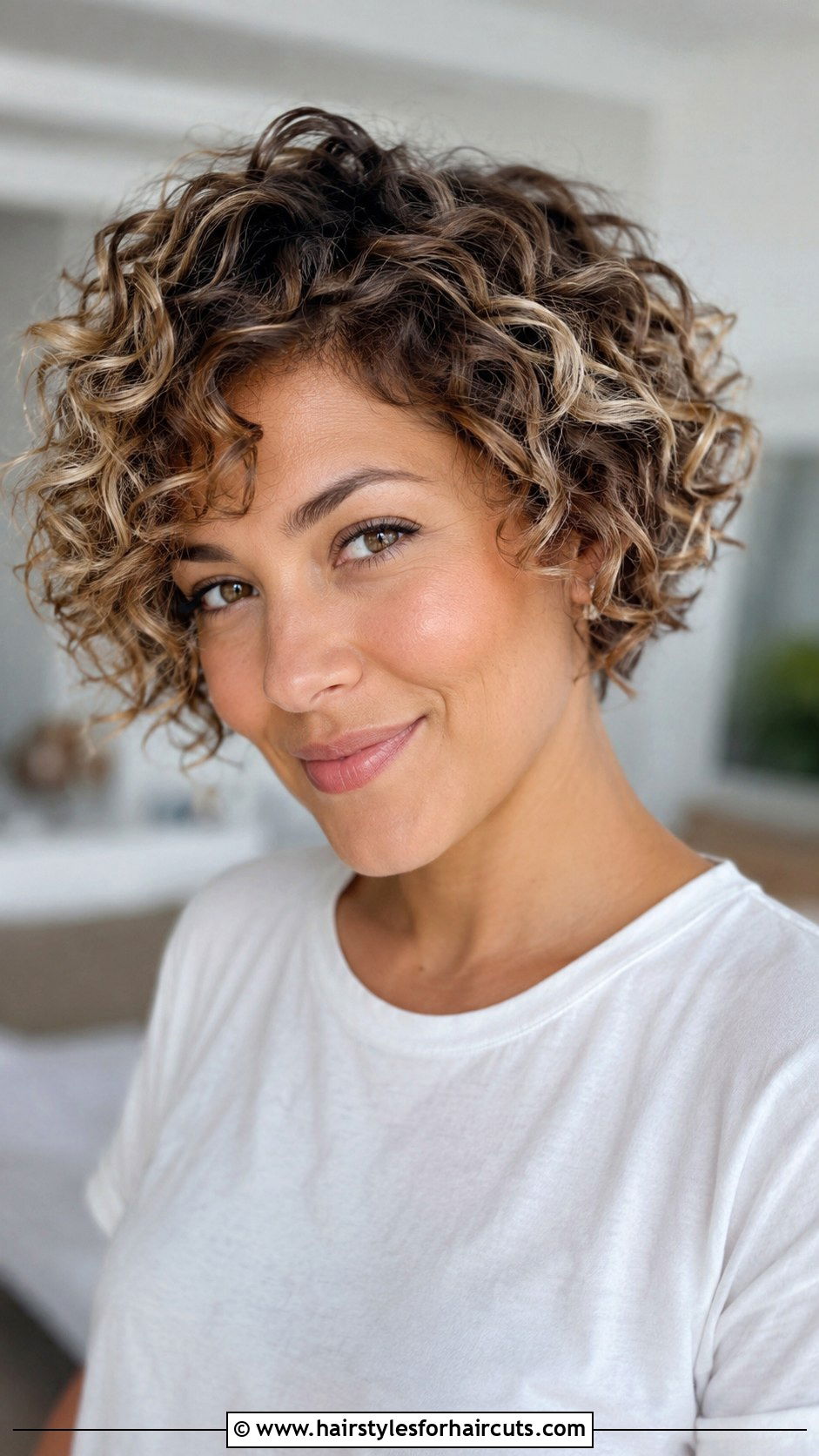 Messy Short Curly Bob - 25 cute curly hairstyles short hair - 25 cute curly hairstyles short hair