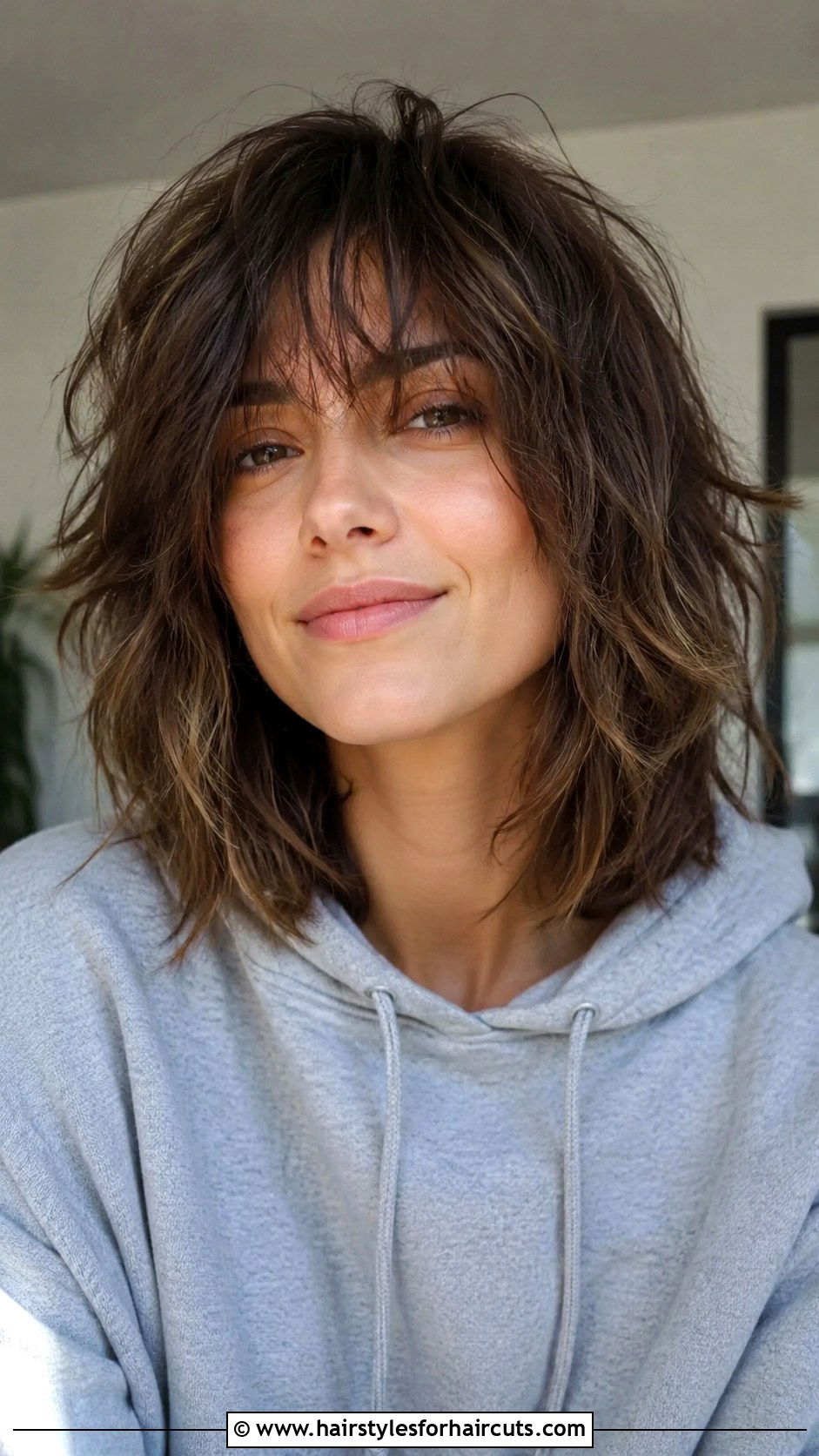 Messy Shoulder Length Shag - 25 haircuts for growing out hair - 25 haircuts for growing out hair