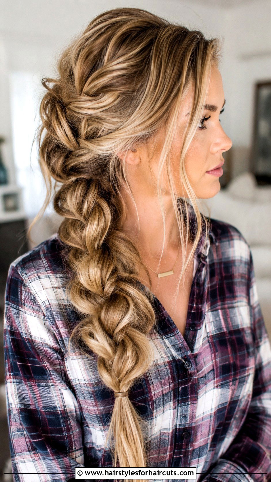Messy Side Braid Hairstyle - 25 easy hairstyles for women - 25 easy hairstyles for women
