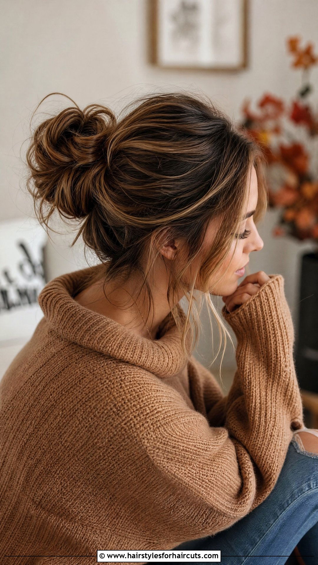 Messy Swoop Bun - 25 swoop hairstyles - 25 swoop hairstyles