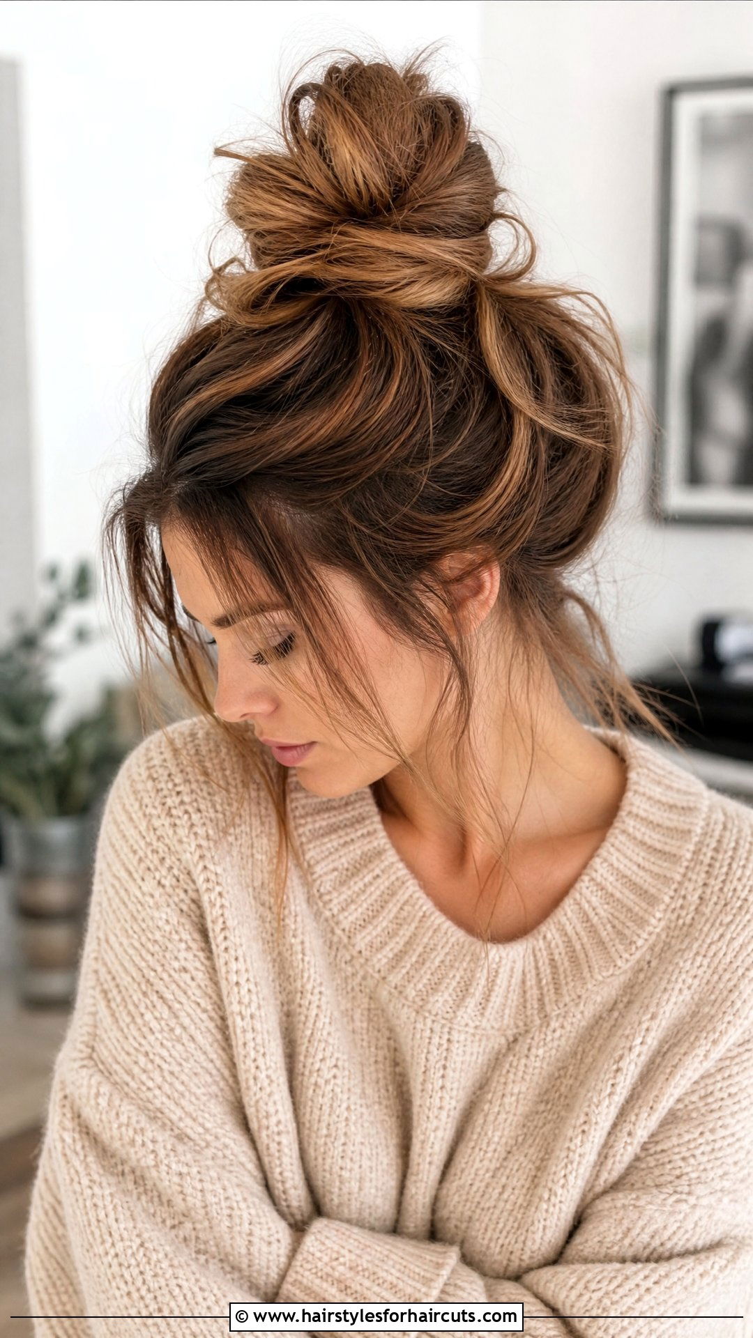 Messy Top Bun - 25 cute bun hairstyles - 25 cute bun hairstyles