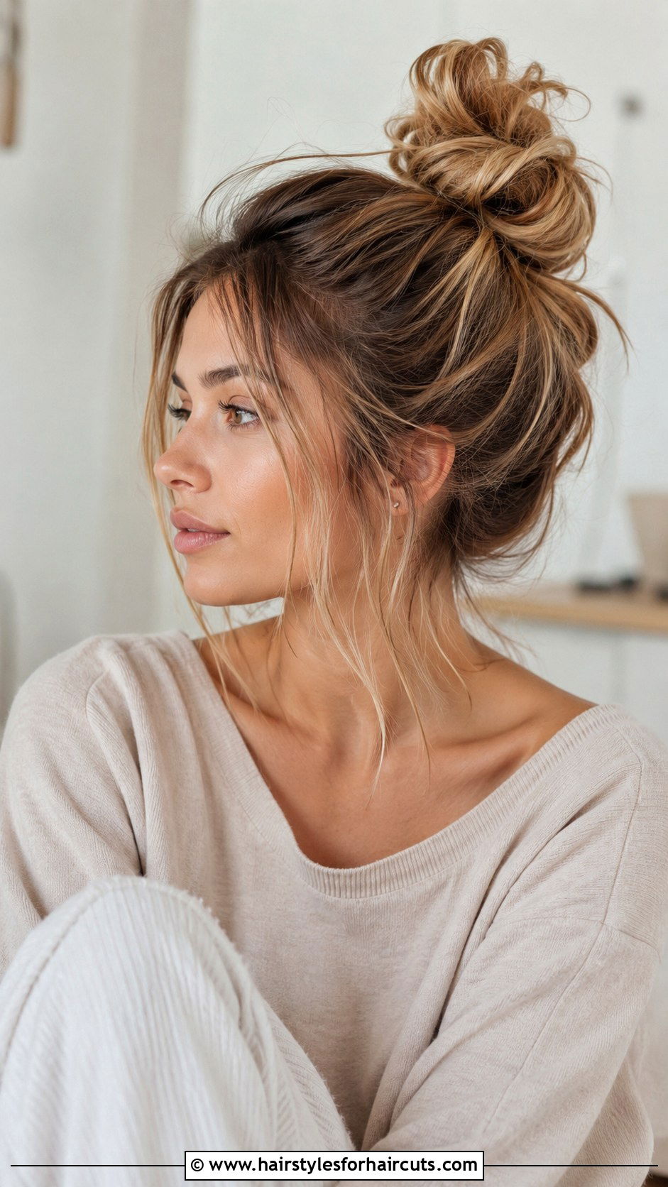 Messy Top Knot - 25 cute hairstyles for white girls - 25 cute hairstyles for white girls