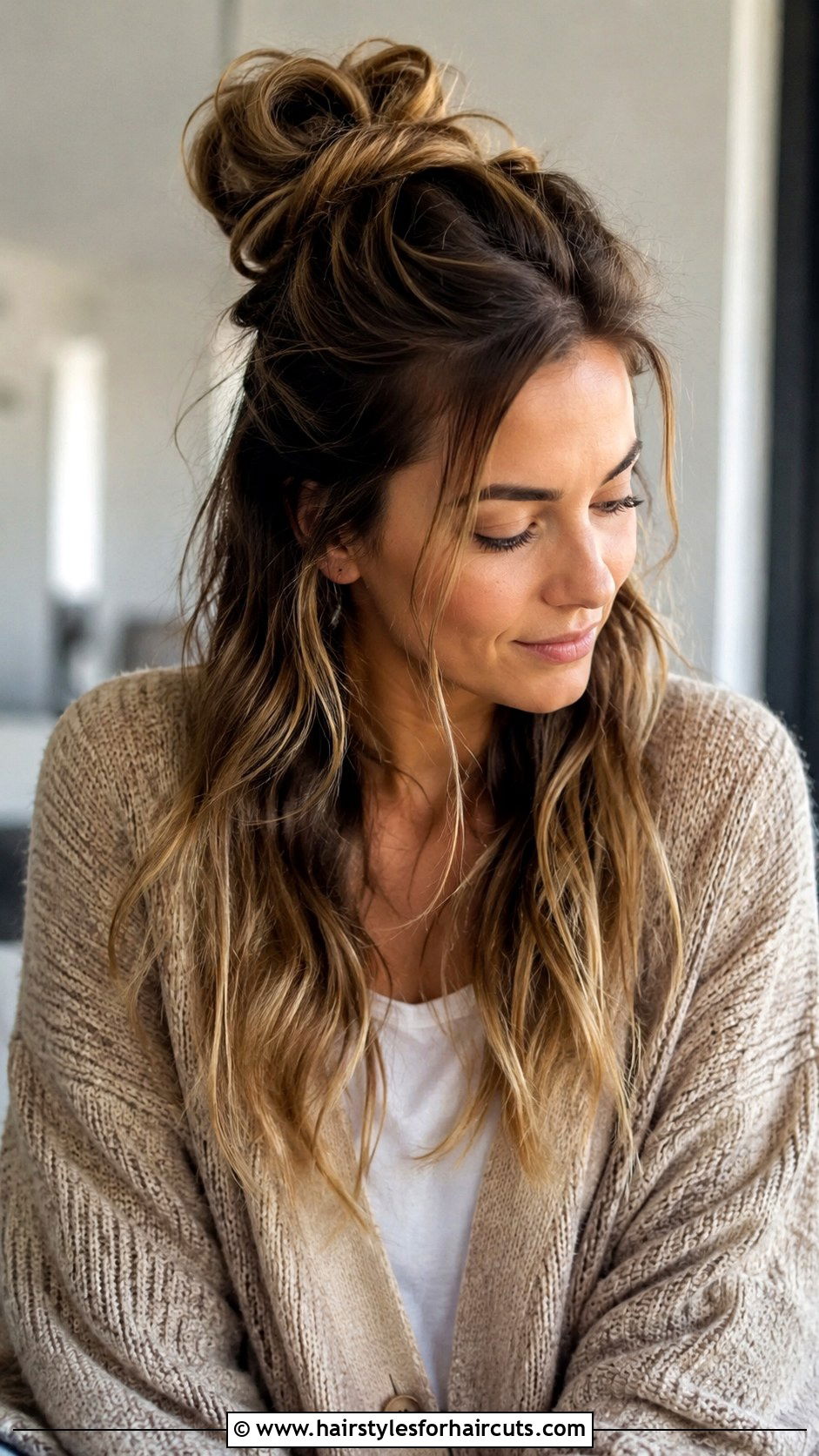 Messy Top Knot With Half Up Tie - 25 hairstyles with two hair ties - 25 hairstyles with two hair ties